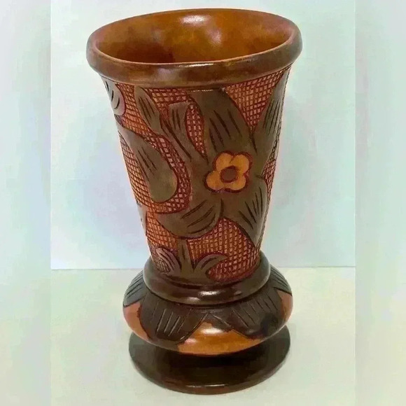 Hand carved wooden fish design vase - Picture 3 of 7